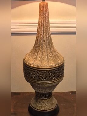 Mid-Century Modern Chalkware Ceraminc Table Lamp